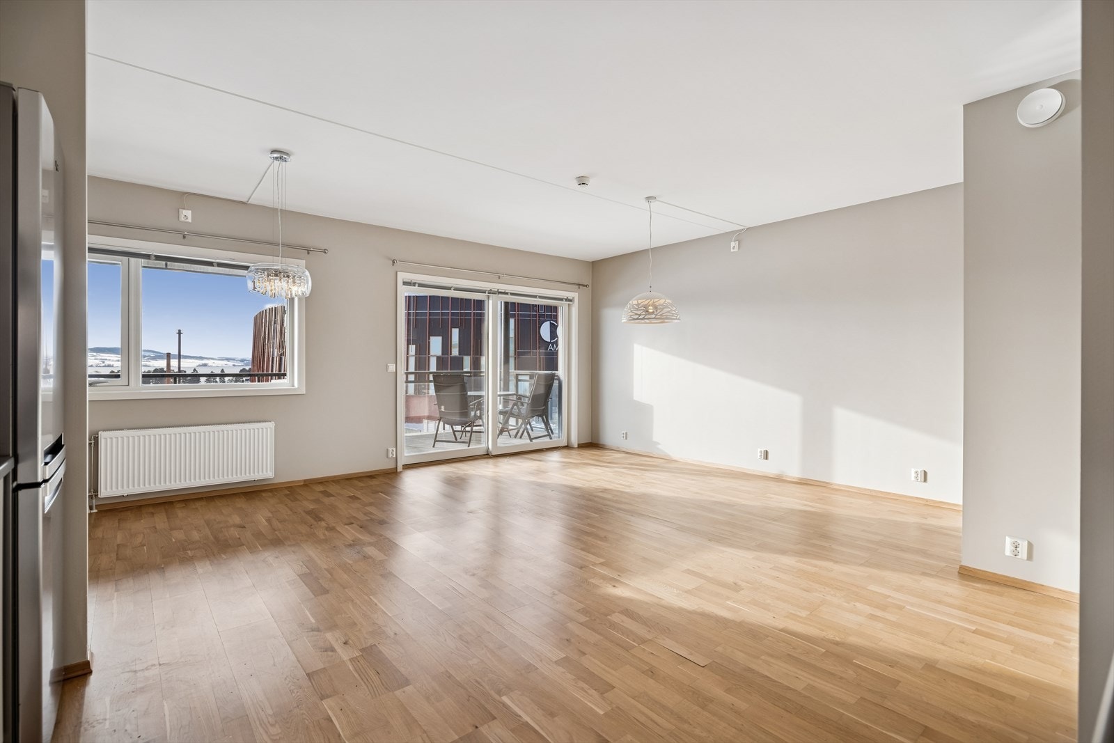 Oppvarming via fjernvarme til radiatorer sikrer en jevn og behagelig innetemperatur. Galleribilde