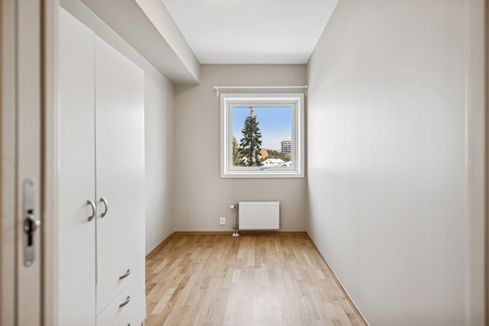 Det andre soverommet egner seg godt som barnerom, gjesterom eller kontor. Galleribilde