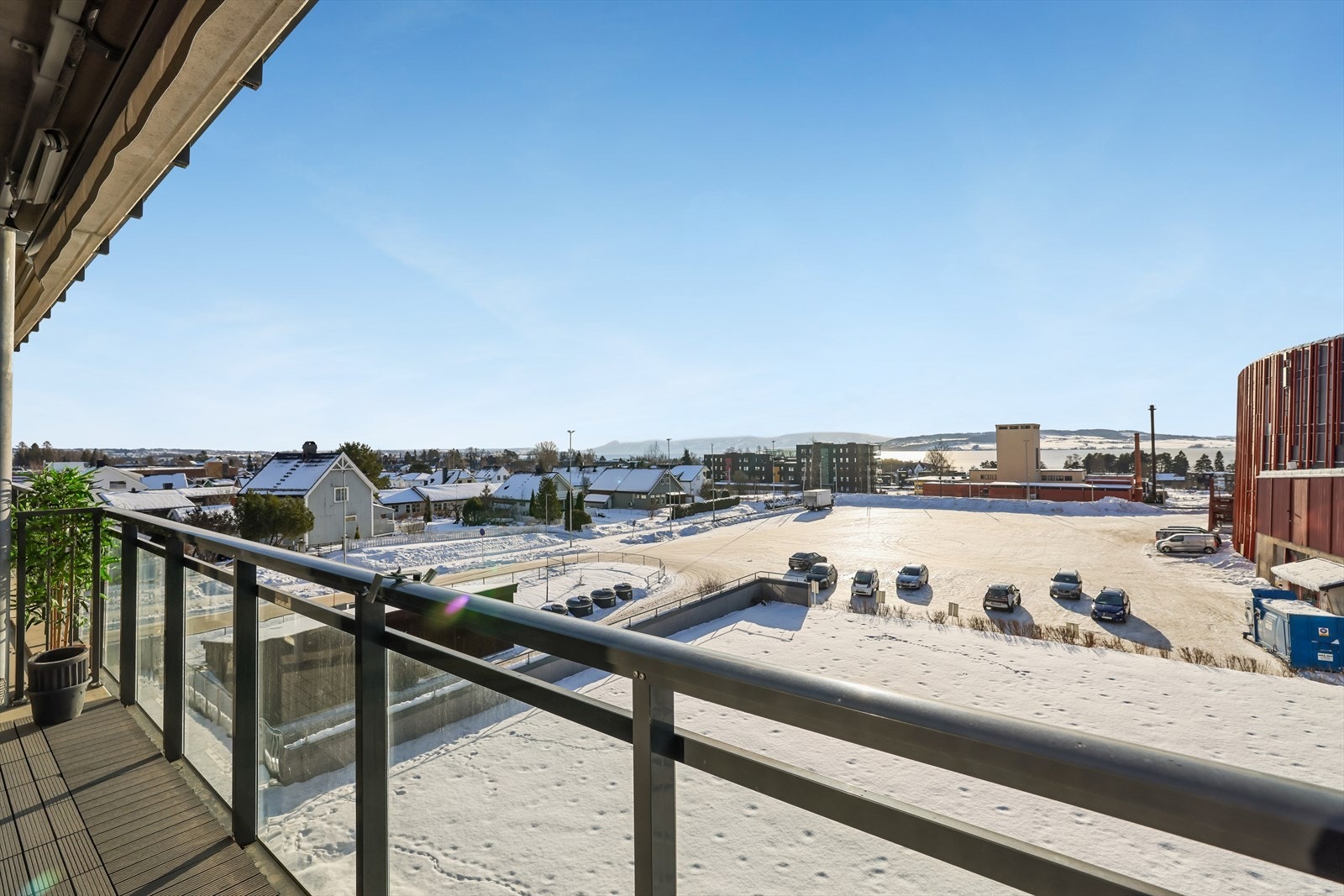 Kun elektrisk- eller gassgrill er tillatt på balkongen, i henhold til borettslagets regler. Galleribilde