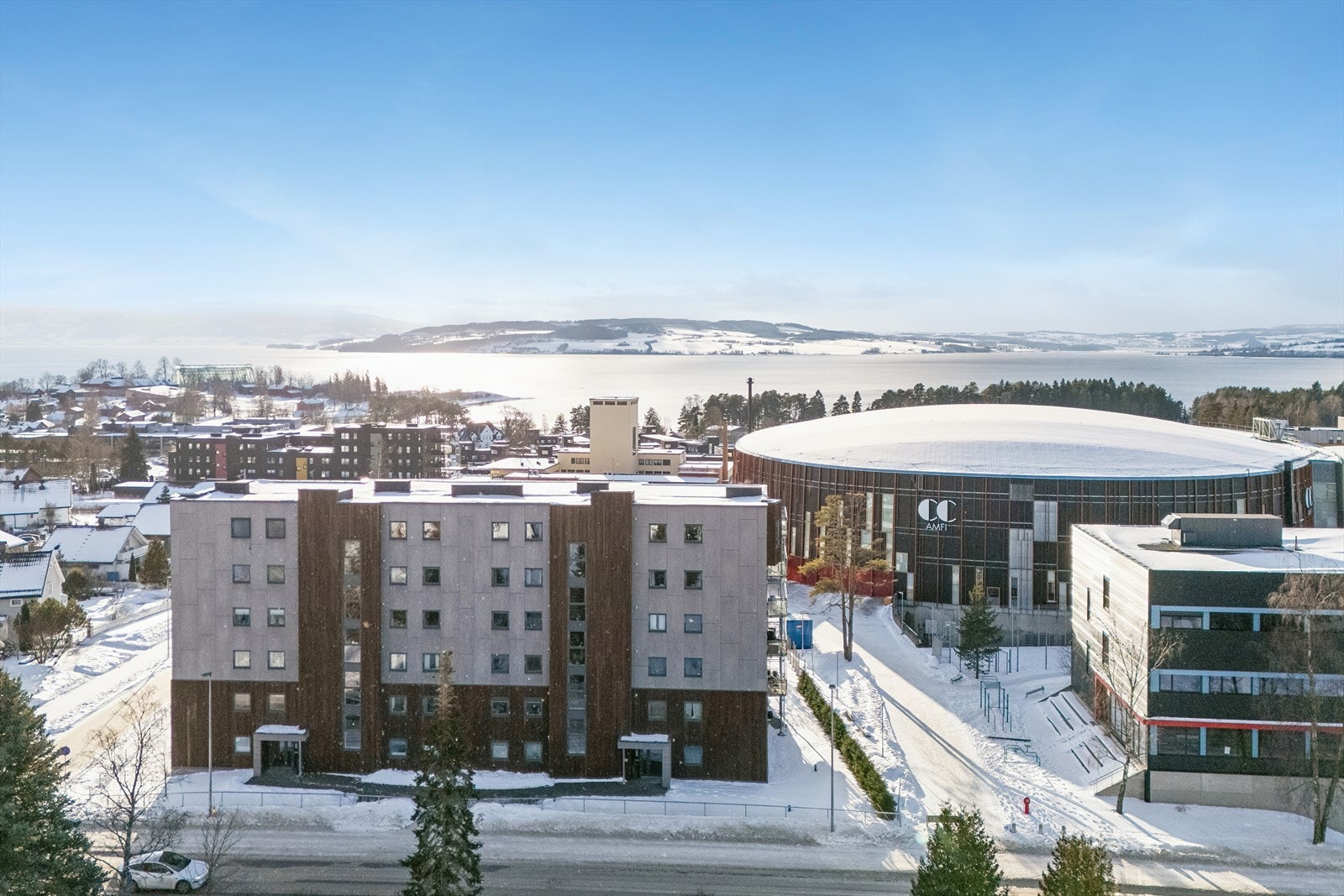 Med Rema 1000 og Storhamar flerbrukshall kun 3-4 minutter unna, er hverdagslogistikken enkel. Galleribilde