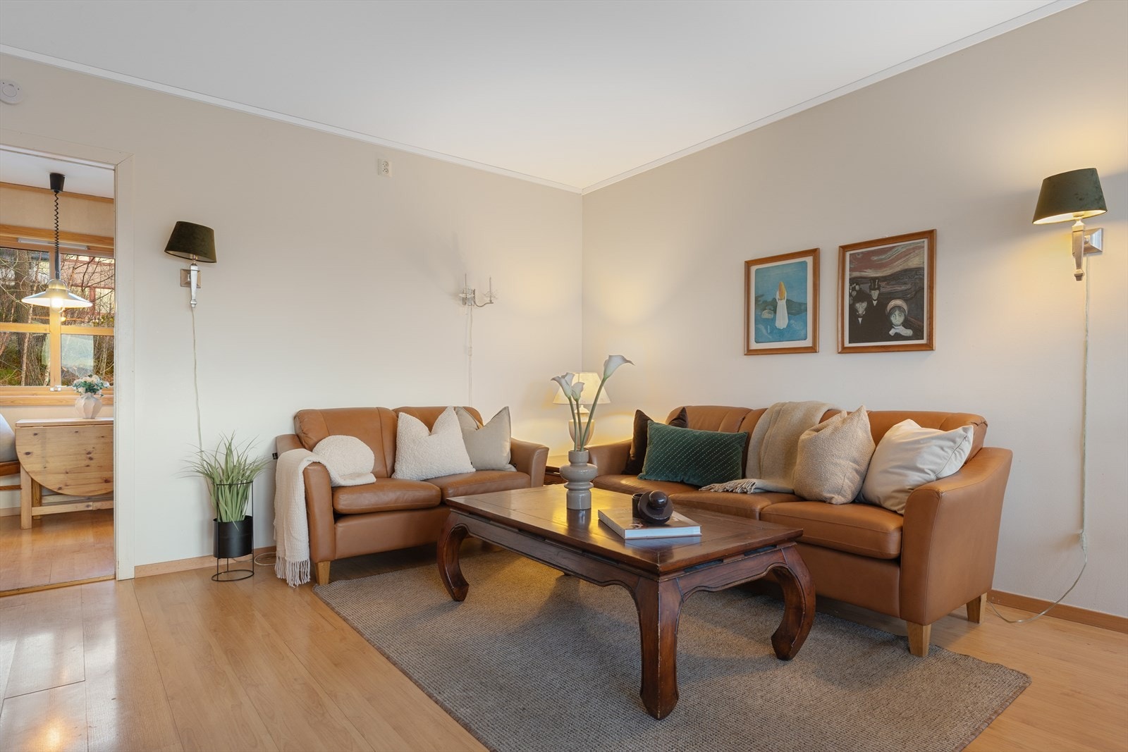 - Det er mye inkludert i felleskostnadene som blant annet varmtvann, sentralvarme og grunnpakke tv/internett - Galleribilde