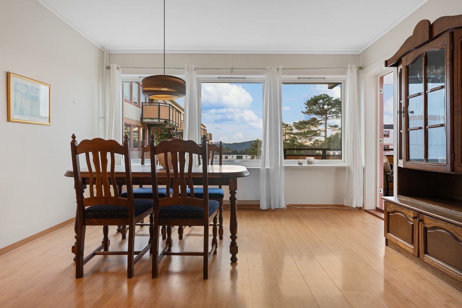 - Vannbåren varme med viftekonvektor i stue sørger for en behagelig innetemperatur - Galleribilde