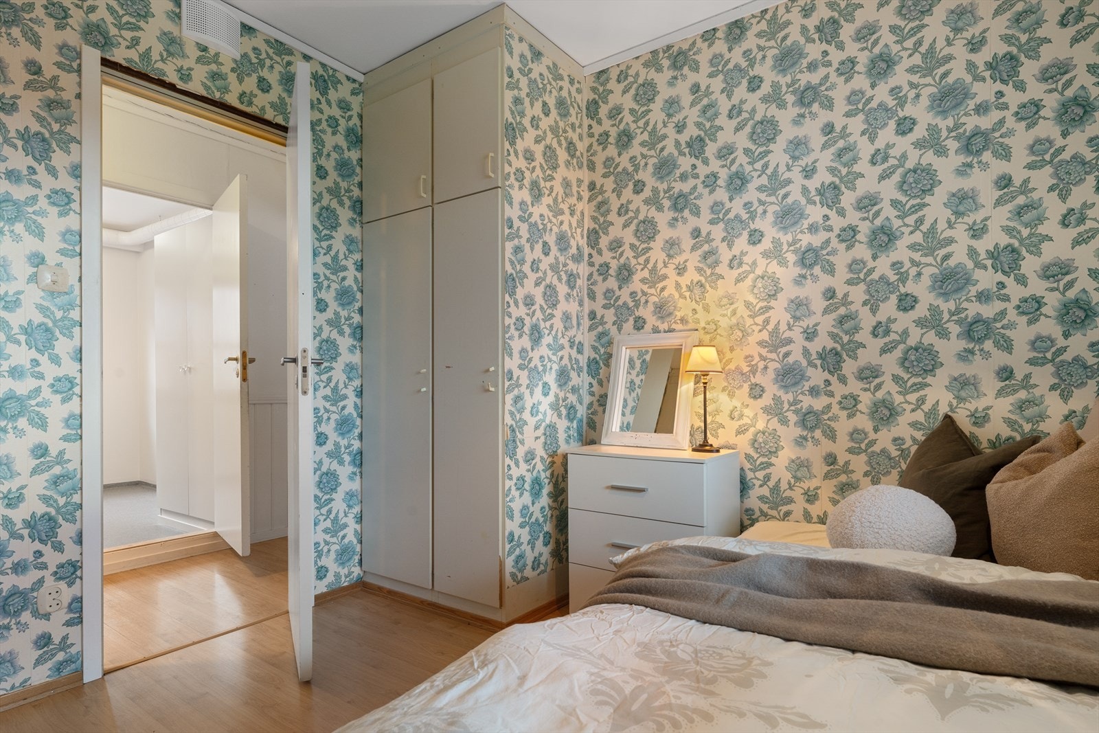 - Merk innebygd garderobeskap - Galleribilde