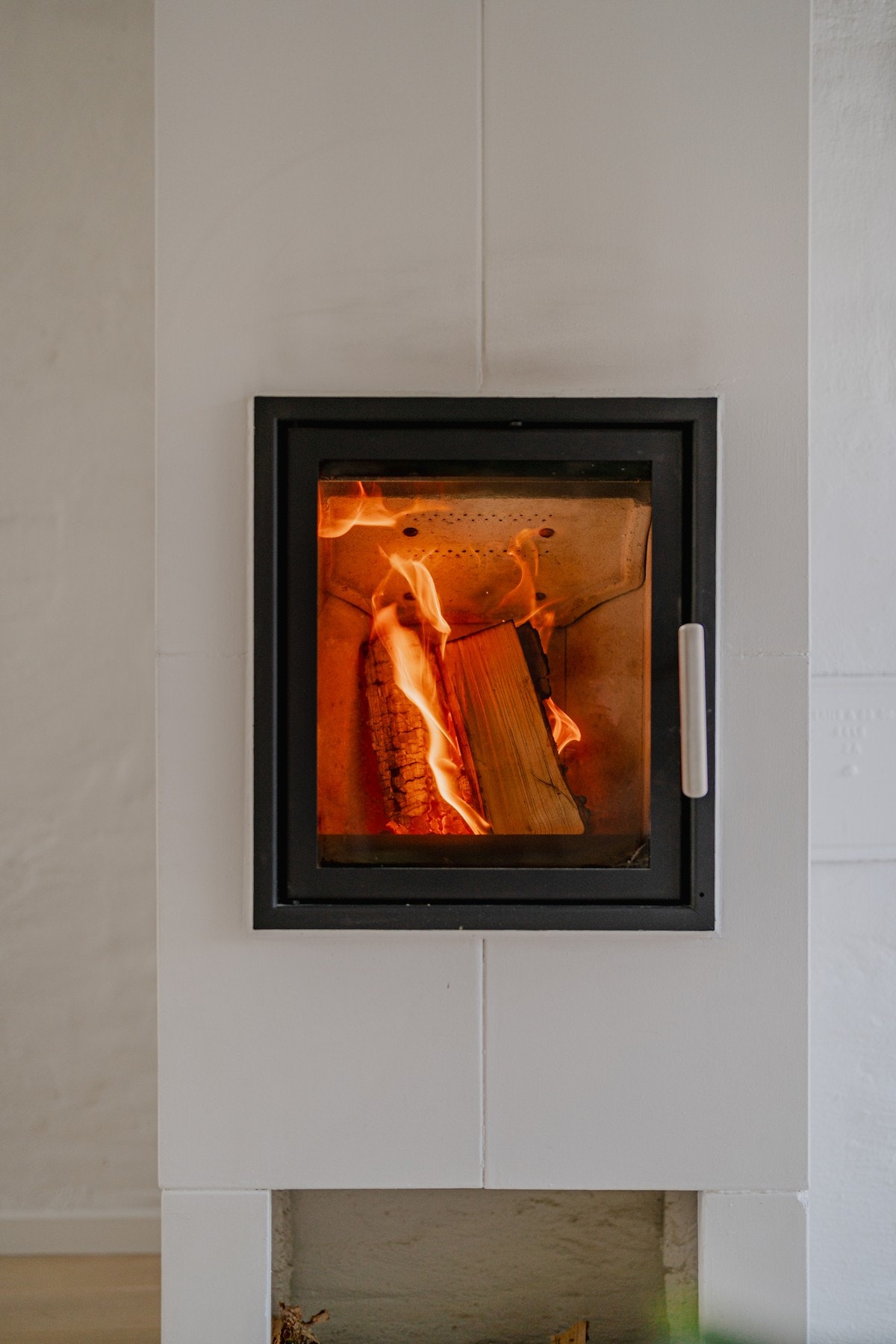 Peis i stuen. Galleribilde