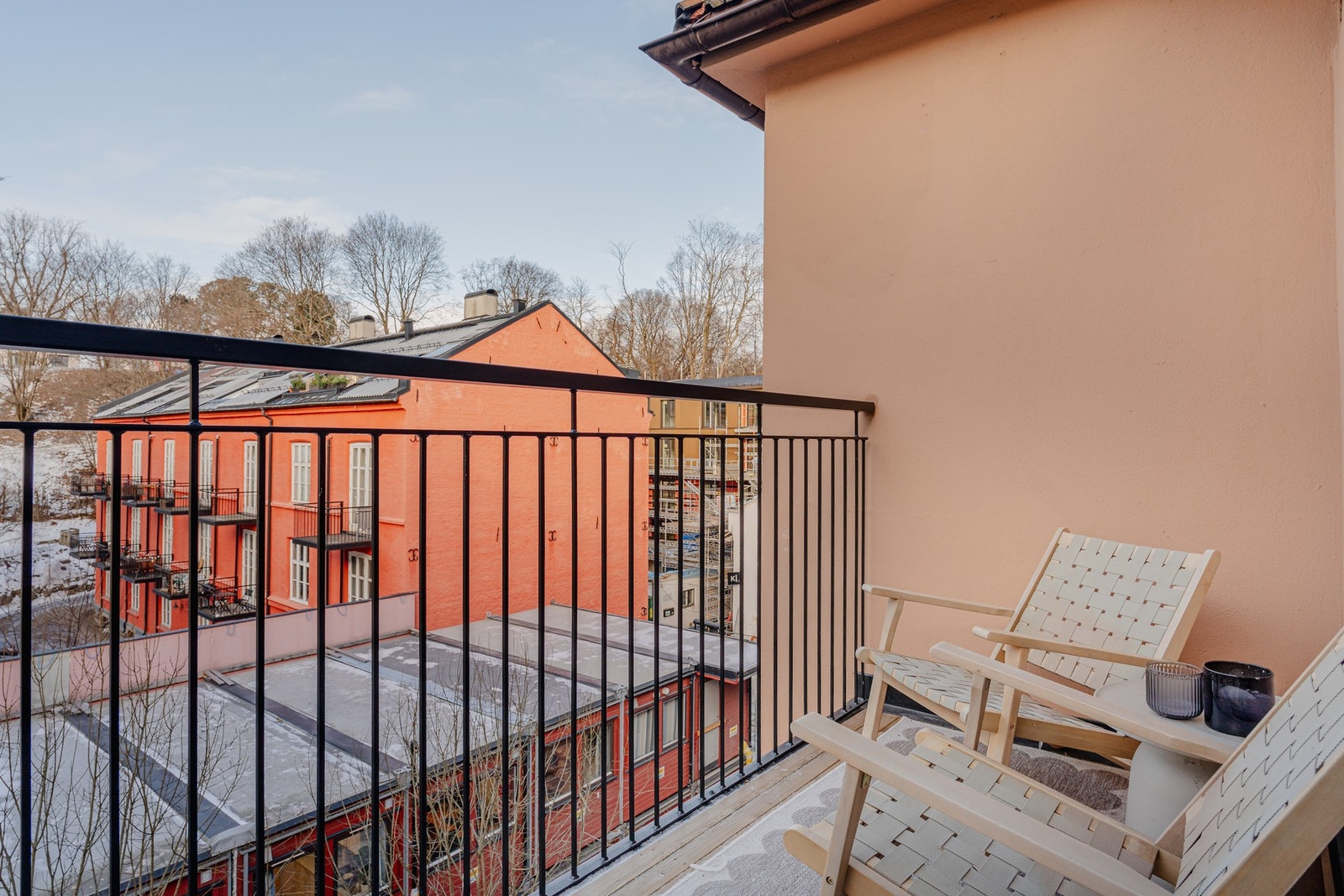 Nybygget balkong i 2024 av velrenommerte BalkongTeam. Ferdigattest ble gitt i 2025. Galleribilde