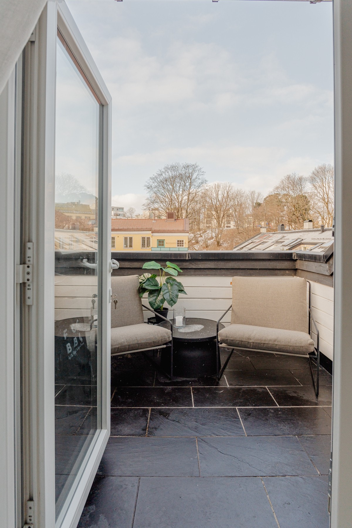 Vestvendt takterrasse med optimale solforhold og nydelig parkutsyn. Galleribilde