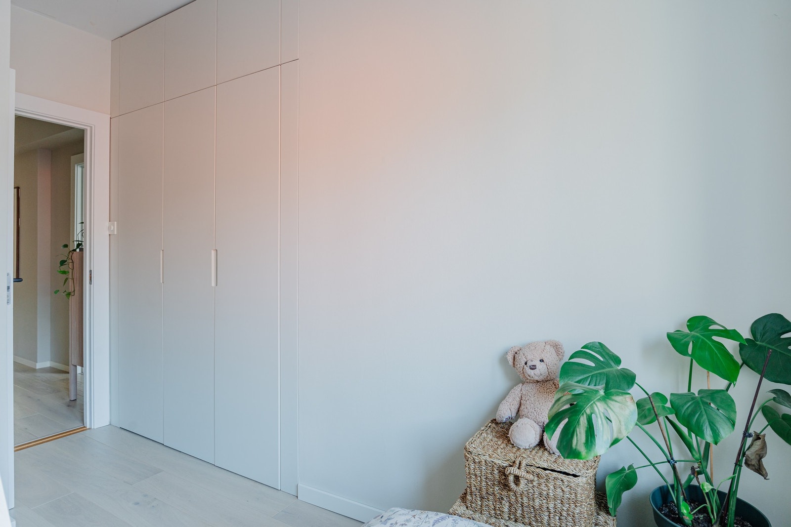 Også her er det flotte, innebygde garderobeskap. Galleribilde