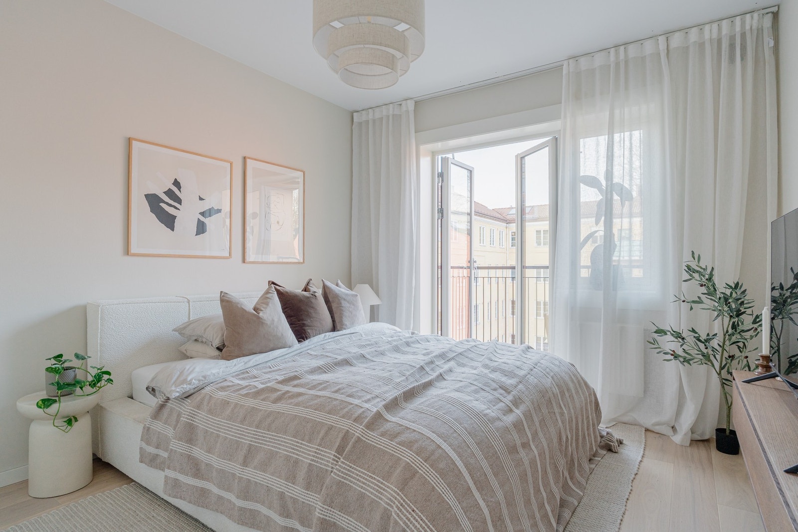 Din egen vestvendte balkong fra master med deilig ettermiddag- og kveldssol. Galleribilde