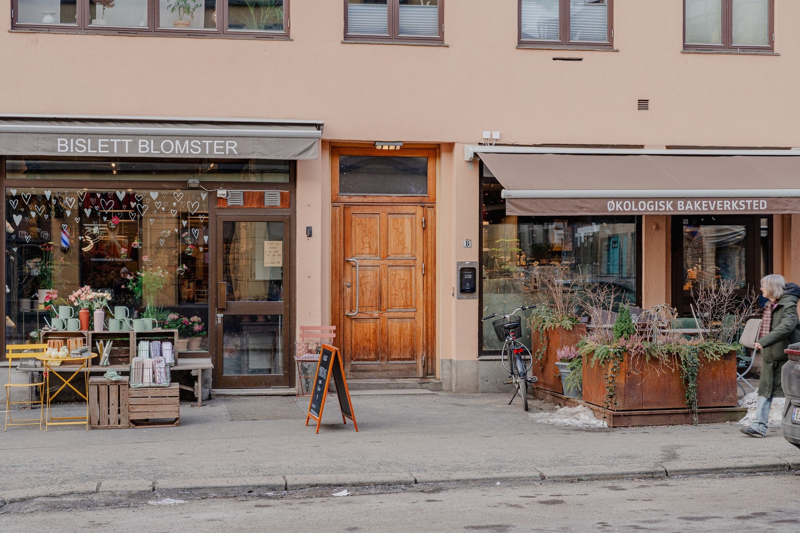 Flott gård i klassisk funkisstil. Godt brød i første etasje. Galleribilde