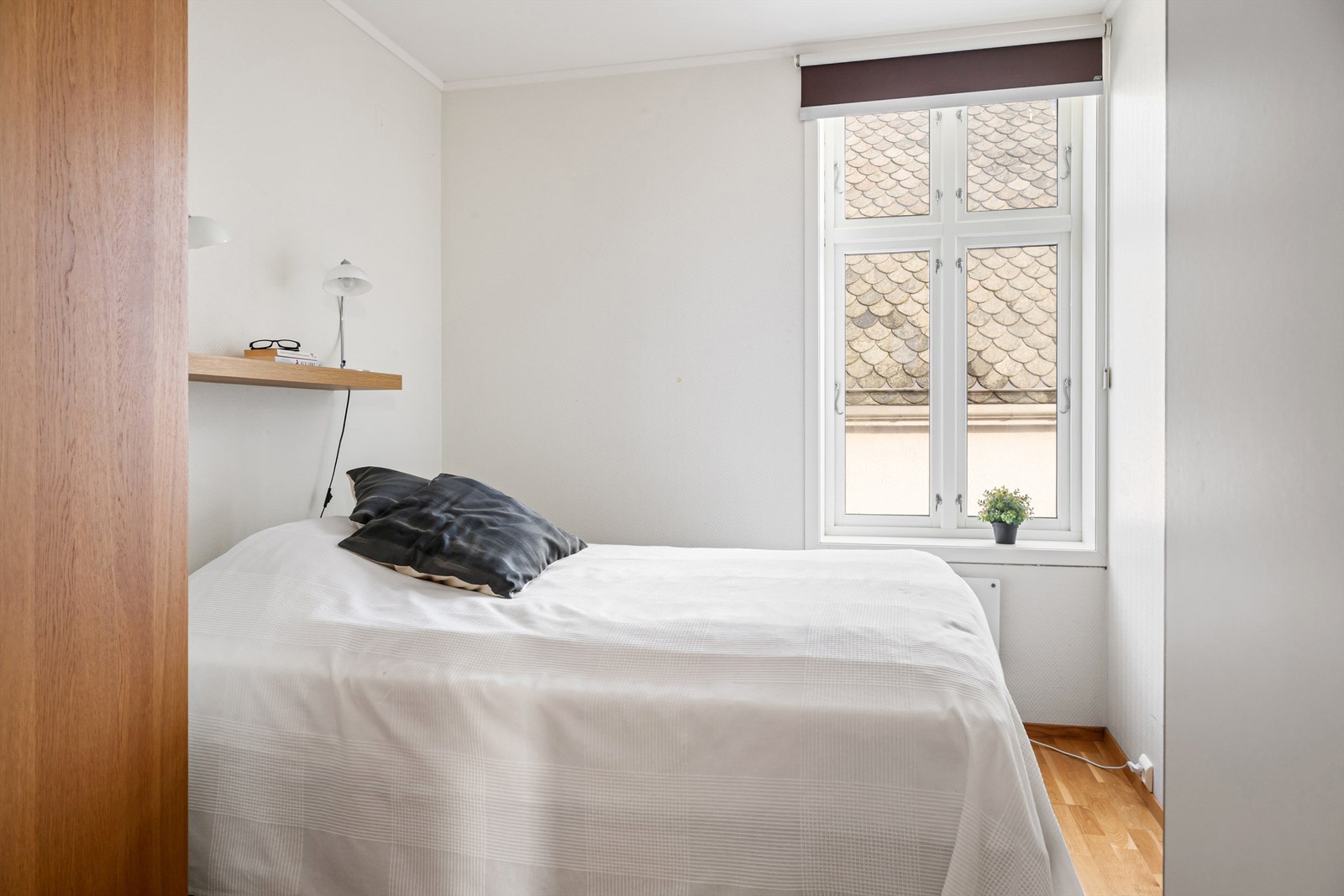 Soverom med plass til garderobeløsning. Galleribilde