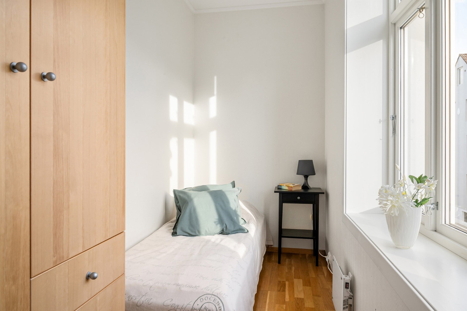 Soverom med plass til garderobeløsning. Galleribilde