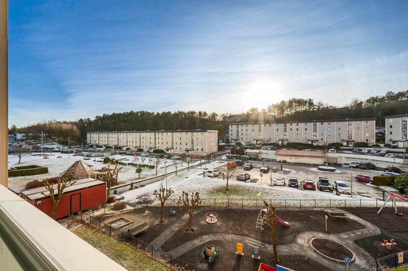 Herfra kan du nyte fine solforhold og utsikt over borettslaget. Galleribilde