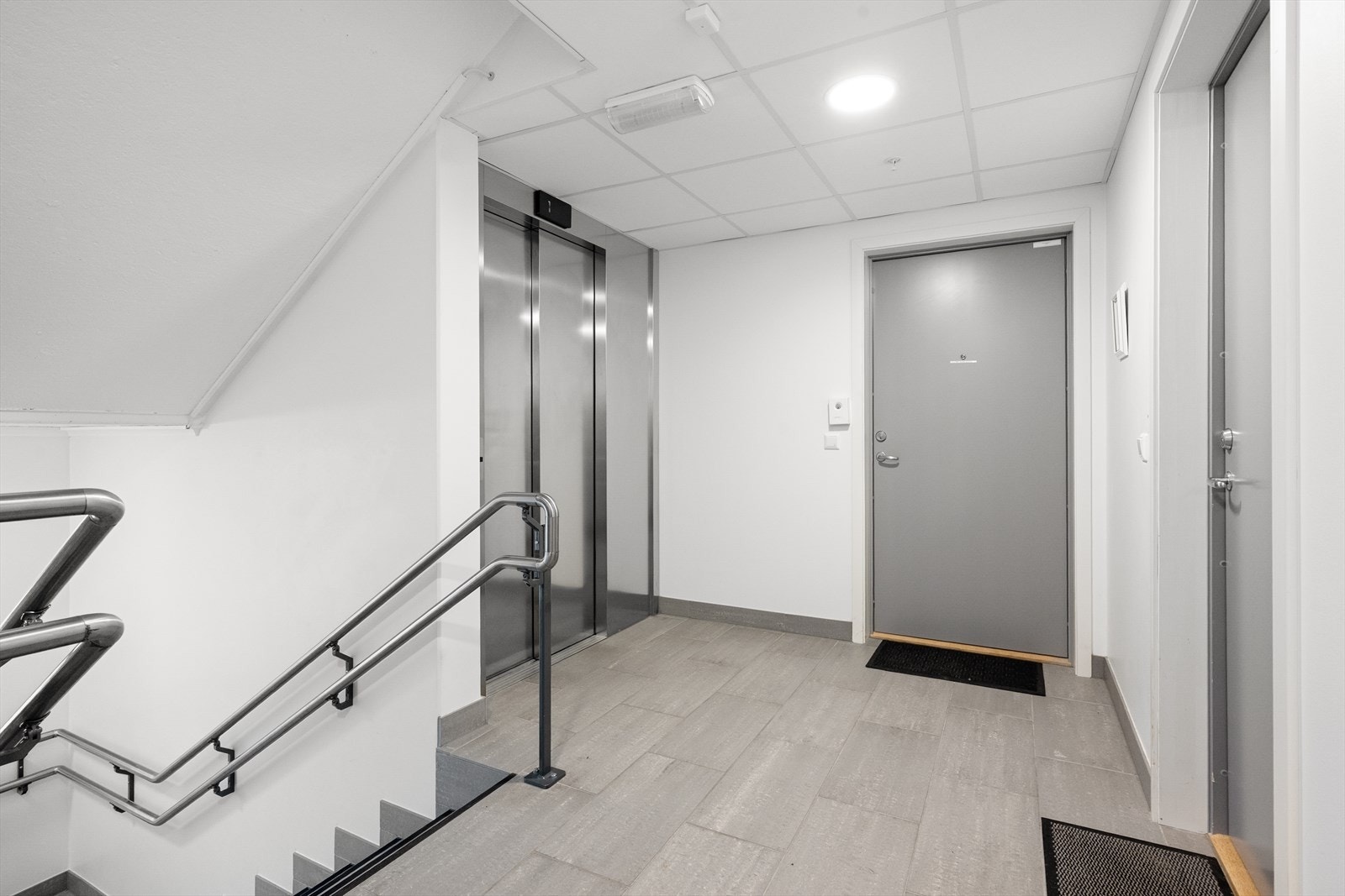 Enkel adkomst via heis, også til bod og parkeringsplass i felles garasjeanlegg som medfølger. Galleribilde