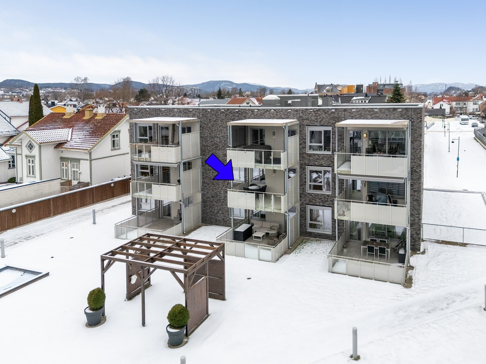 Lys og lettstelt leilighet i populære Schweigaardstun, sentralt i Skien sentrum med alle fasiliteter rett utenfor døren! Galleribilde