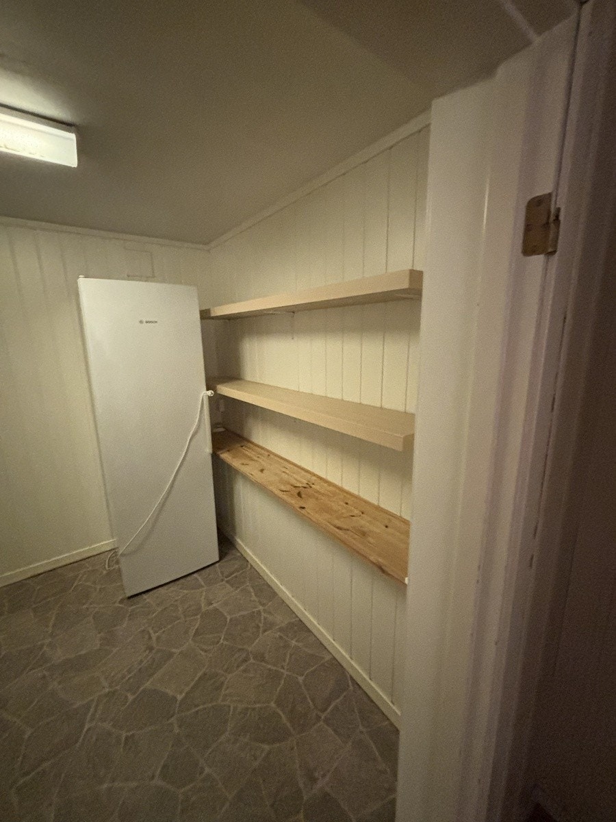 vaskerom med ekstra kjøleskap Galleribilde