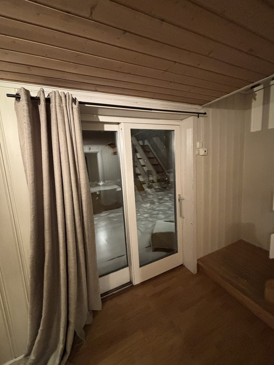 utgang til uteplass ved underetasjen Galleribilde