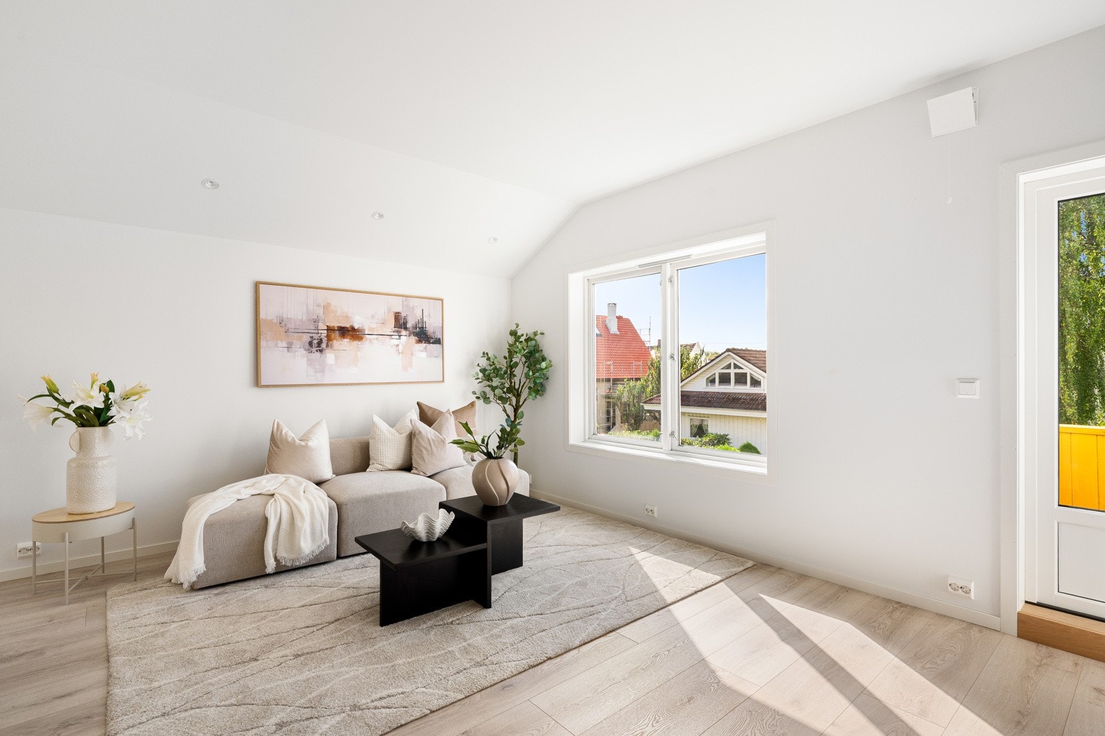 Boligen går over tre etasjer og svært god planløsning. Galleribilde