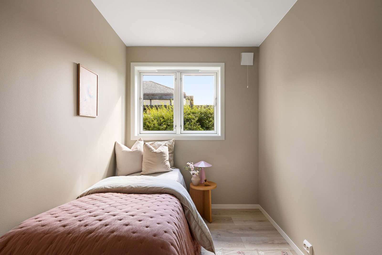 De to andre soverommene passer utmerket som barnerom, gjesterom eller hjemmekontor. Galleribilde