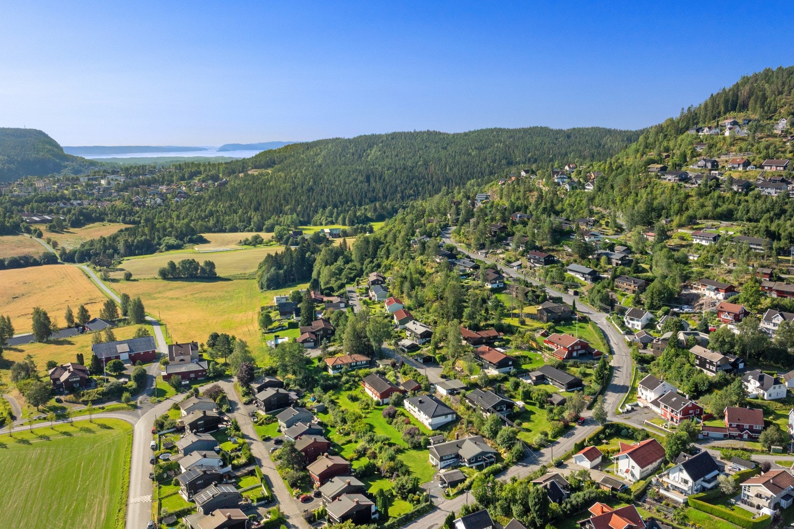 Store Rema 1000 Lommedalen et stenkast unna. Galleribilde