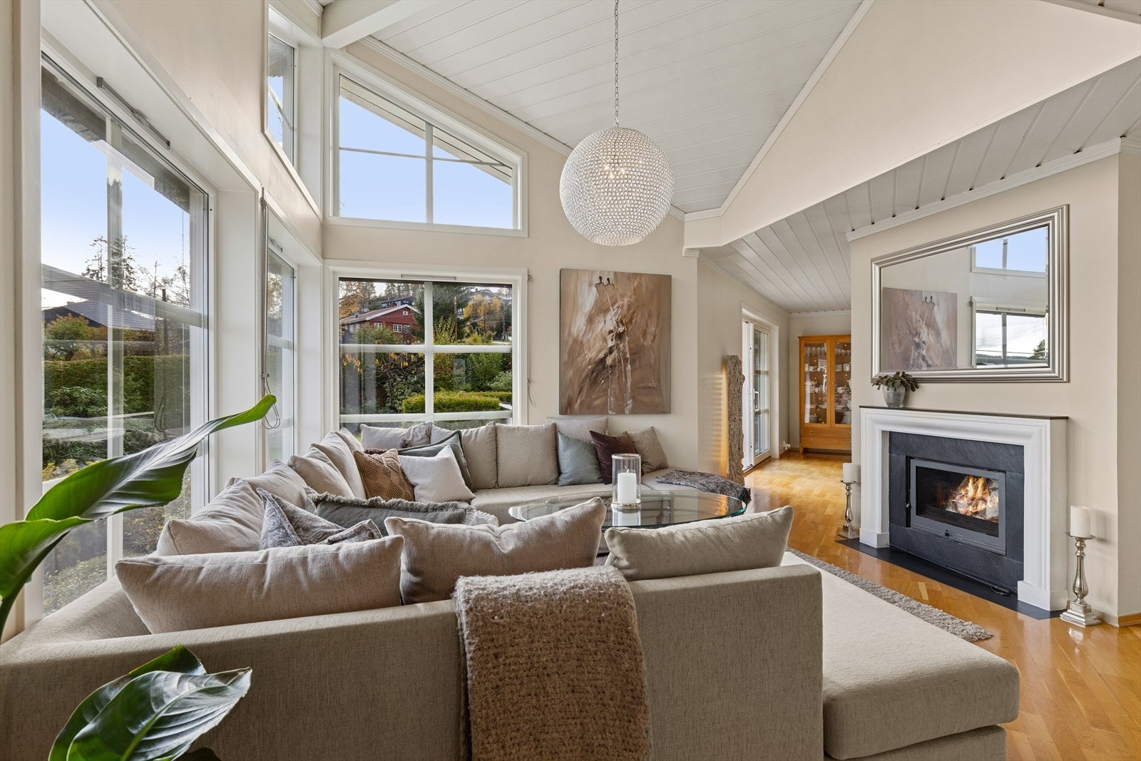 Flotte takhimlinger gir et spennede utrykk i boligen. Galleribilde