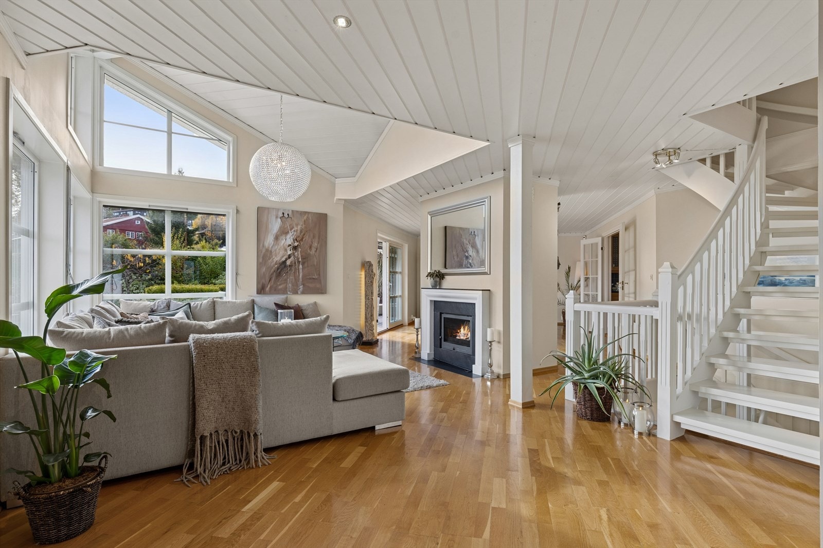 Fra stuen i hovedetasjen er det trapp opp til loftsetasjen. Galleribilde