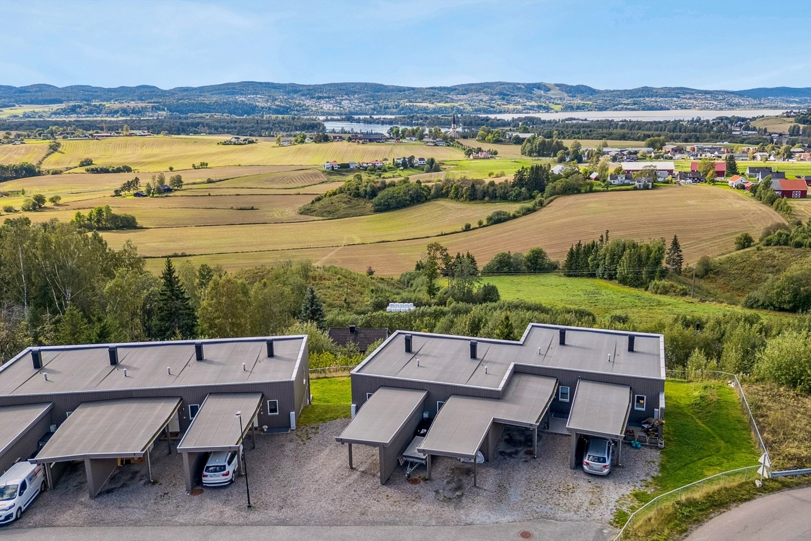 Boligen har panoramautsikt mot Øyeren Galleribilde