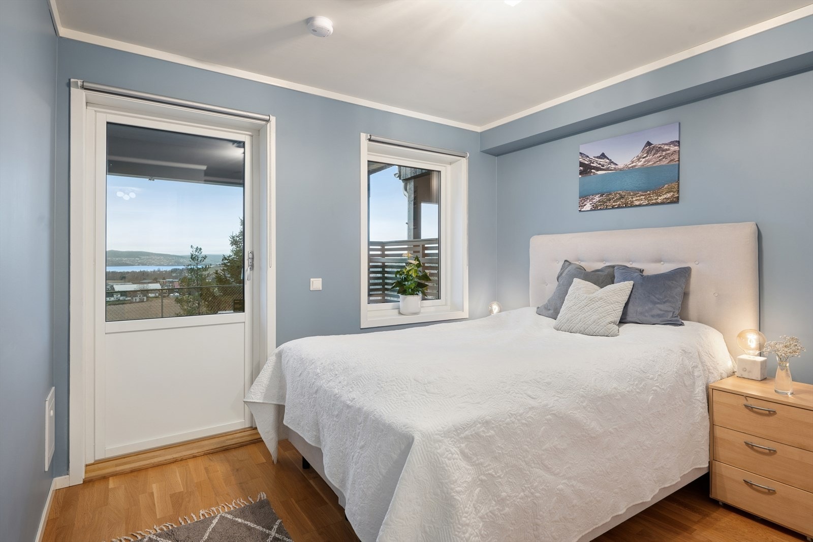 Fra hovedsoverommet er det utgang til terrassen Galleribilde