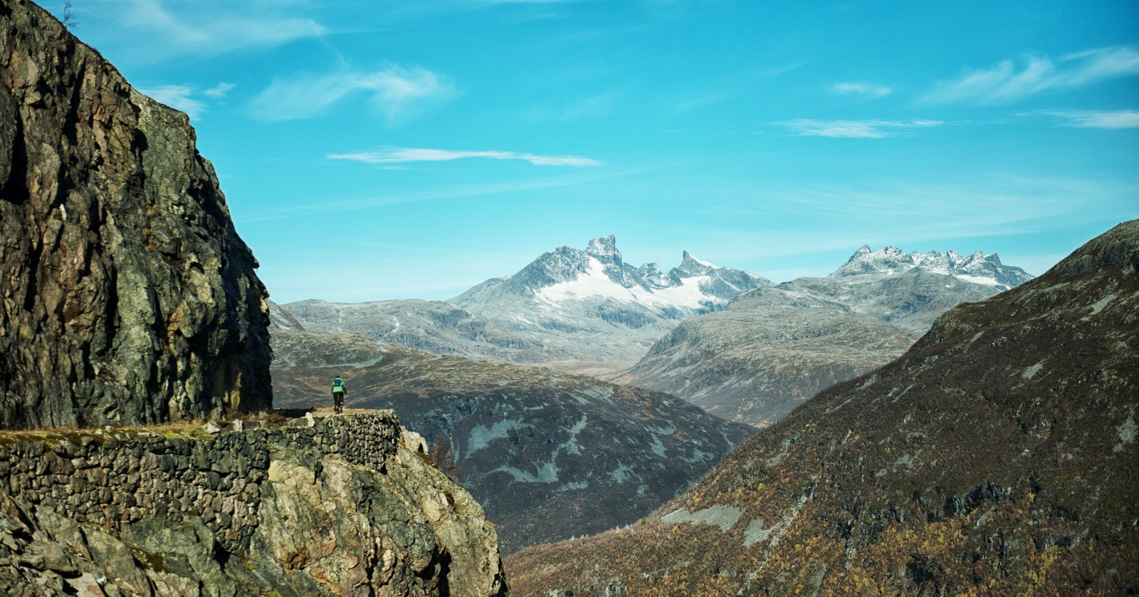 Sommer på Tyin-Filefjell byr på flotte sykkel- og turmuligheter i høyfjellsterreng. Galleribilde