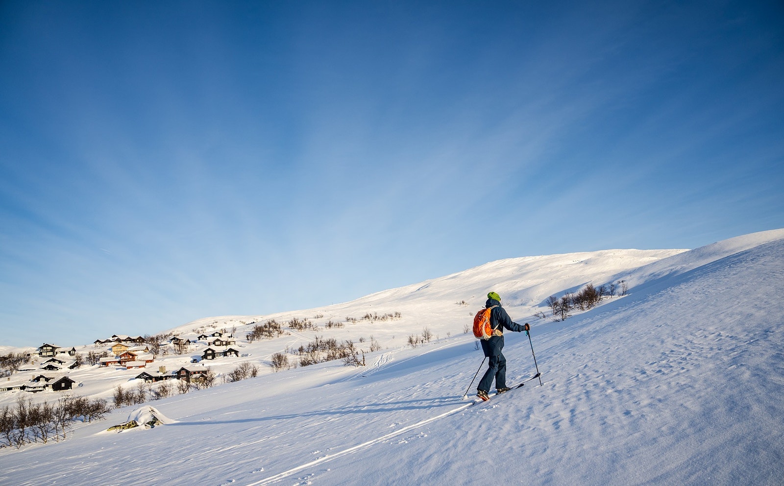 Snøsikre omgivelser med flotte skiløyper rett utenfor hytteområdet på Tyin-Filefjell. Galleribilde