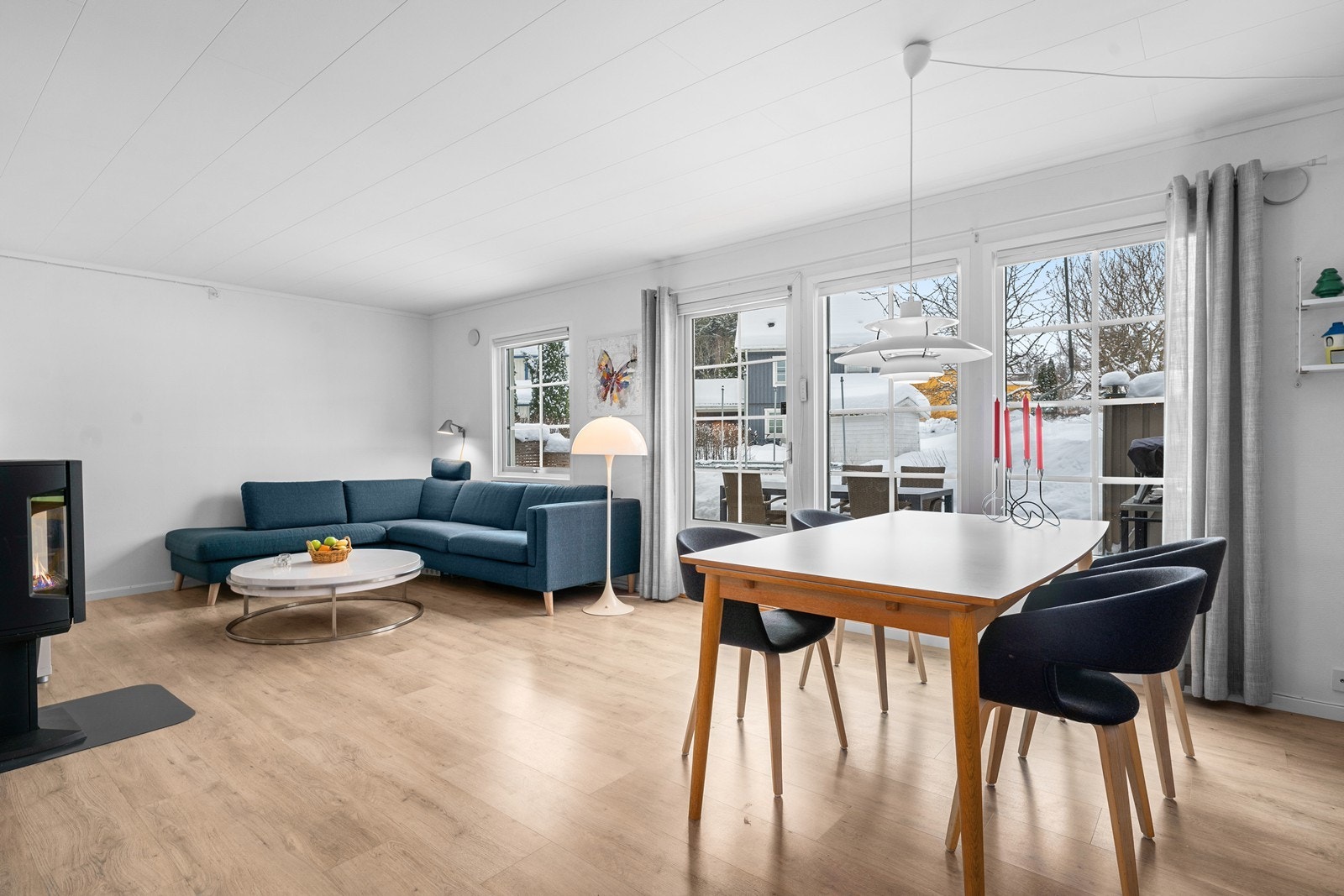 Stuebord i åpen stue Galleribilde