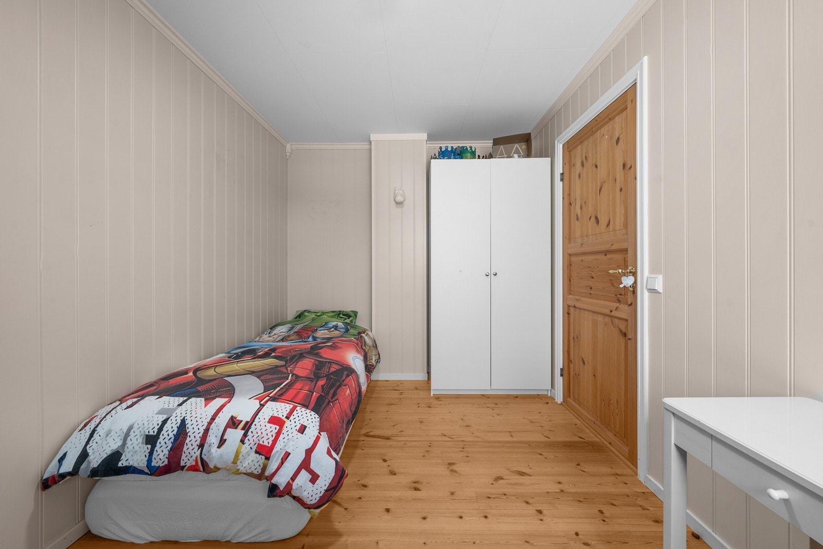 Soverom 3 med plass til enkeltseng og garderobeskap Galleribilde