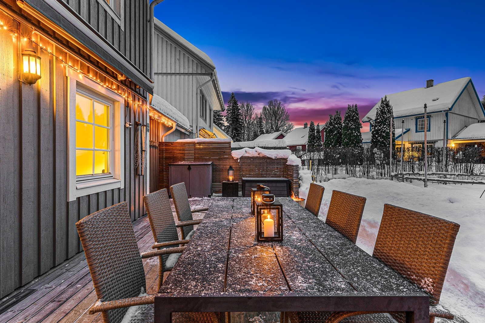 Terrasse med plass til utebord - Perfekt for sene sommer kveder Galleribilde