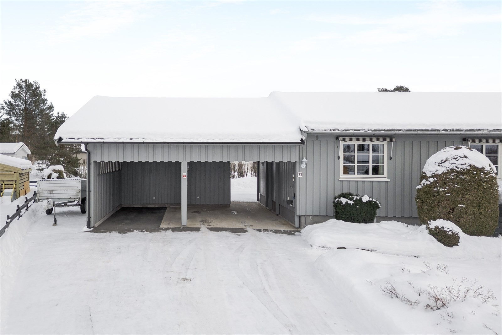 Dobbel carport med bod i bakkant. Galleribilde