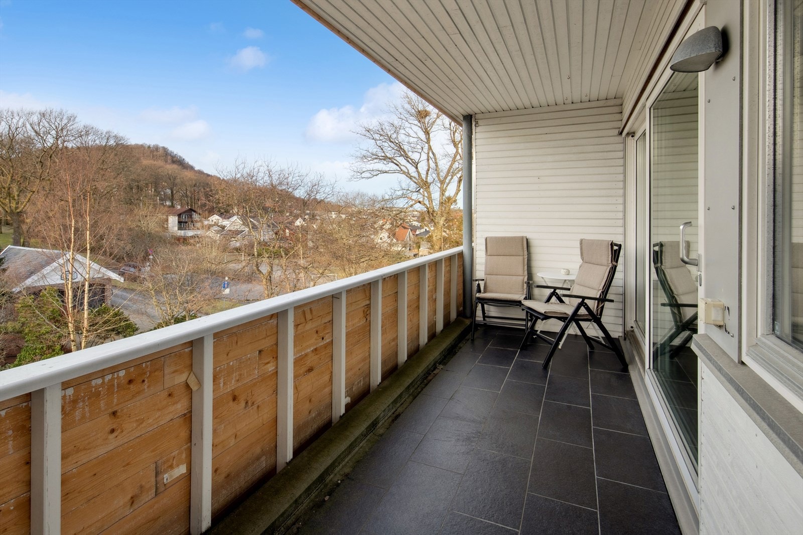 Solrik balkong på ca. 11 kvadratmeter. Galleribilde