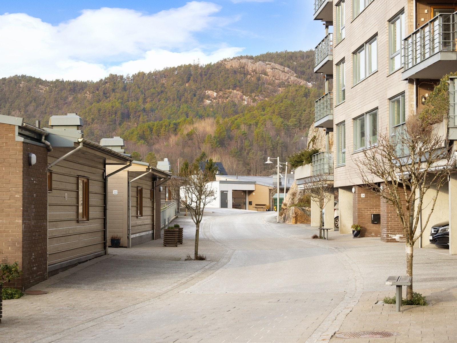 Det er fast utvendig parkeringsplass. Galleribilde