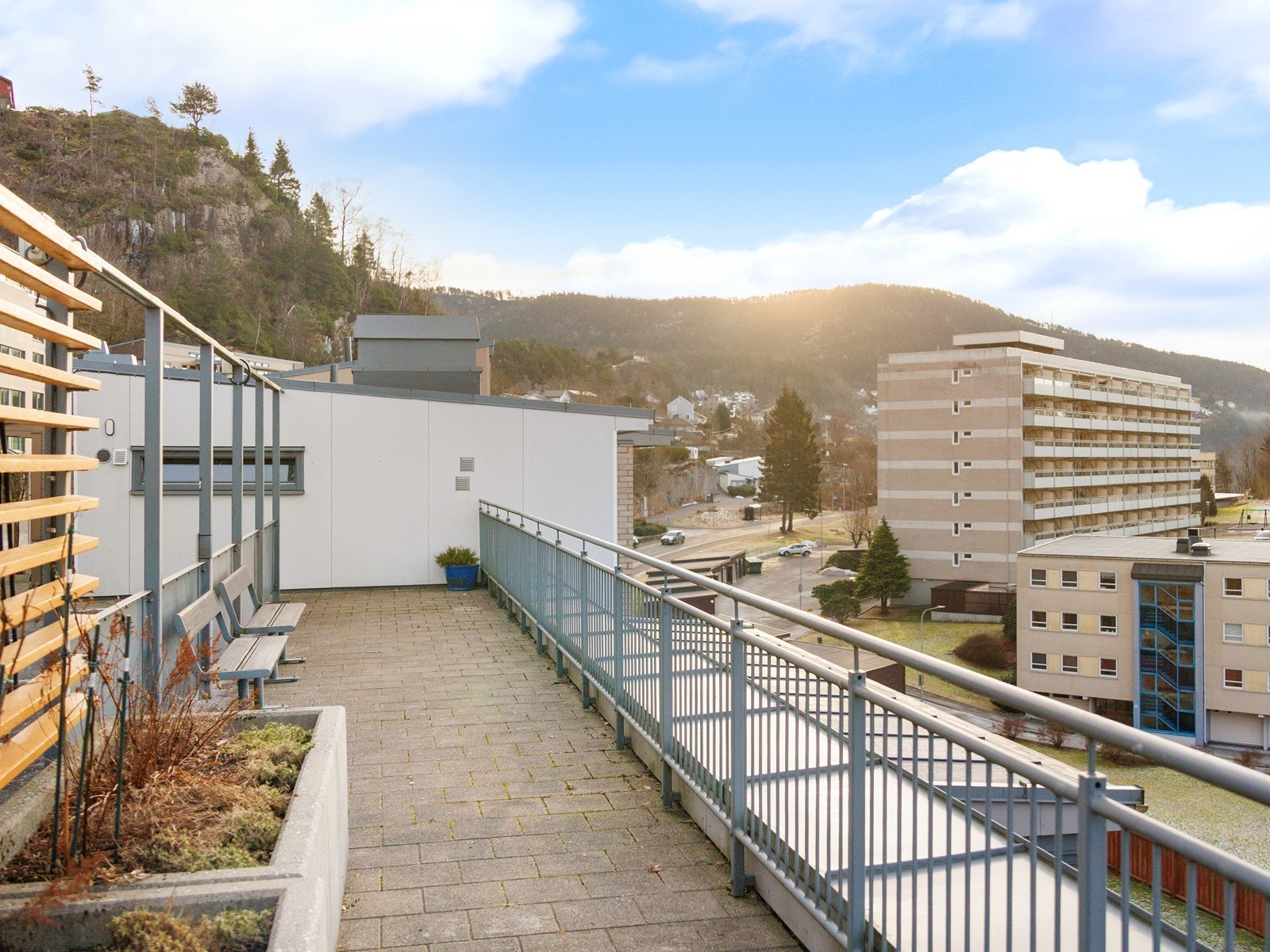 Borettslaget har pent opparbeidet fellesareal. Galleribilde