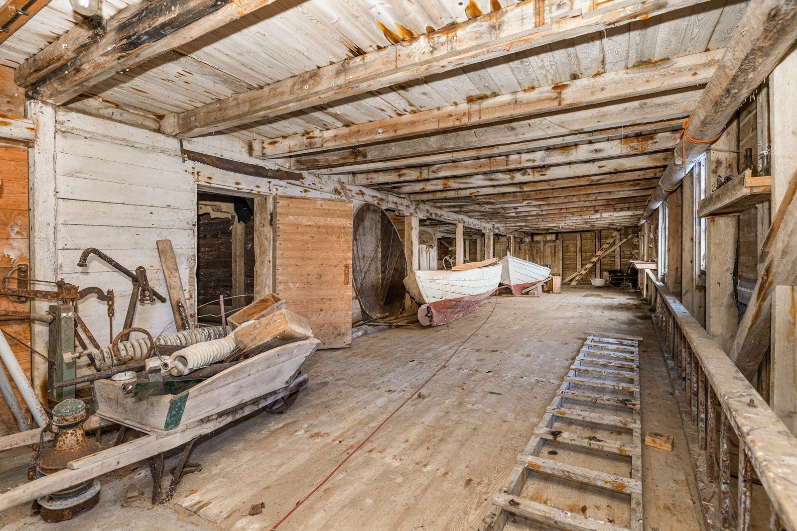 Inn i sjøbod Galleribilde