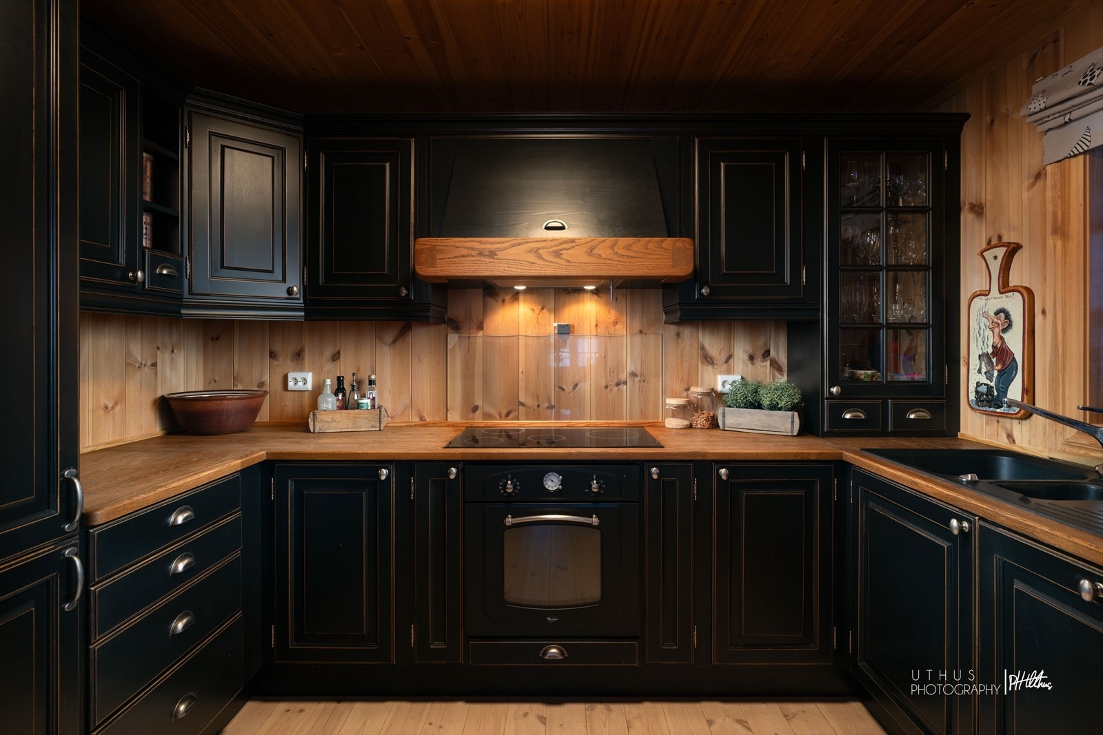 Kjøkken med innredning fra Kistefoss Galleribilde