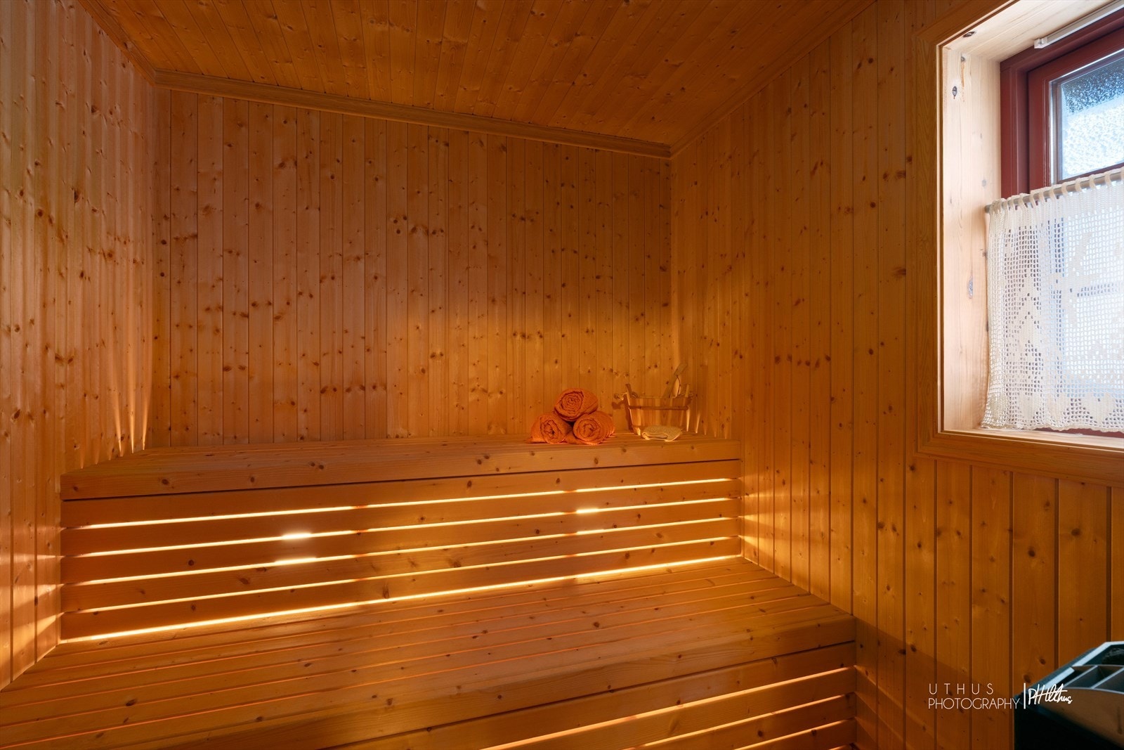 Romslig badstue, som kan nytes etter tur i Sandvassmarka Galleribilde