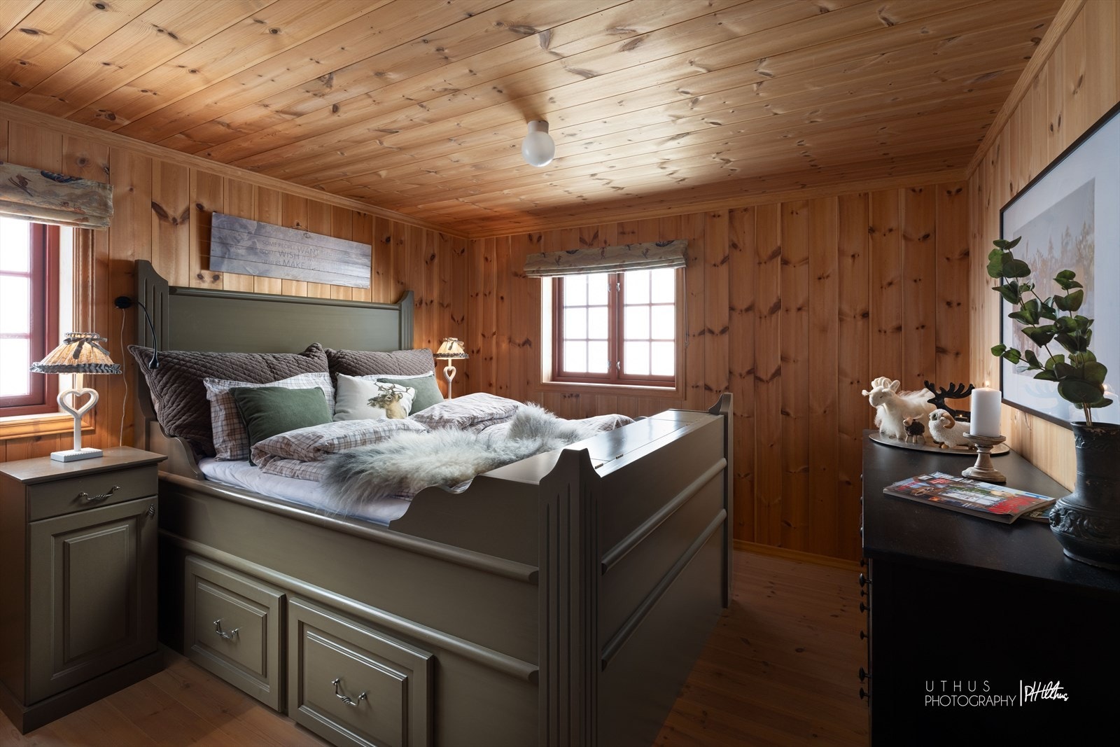 Hovedsoverommet har herregårdsseng Galleribilde