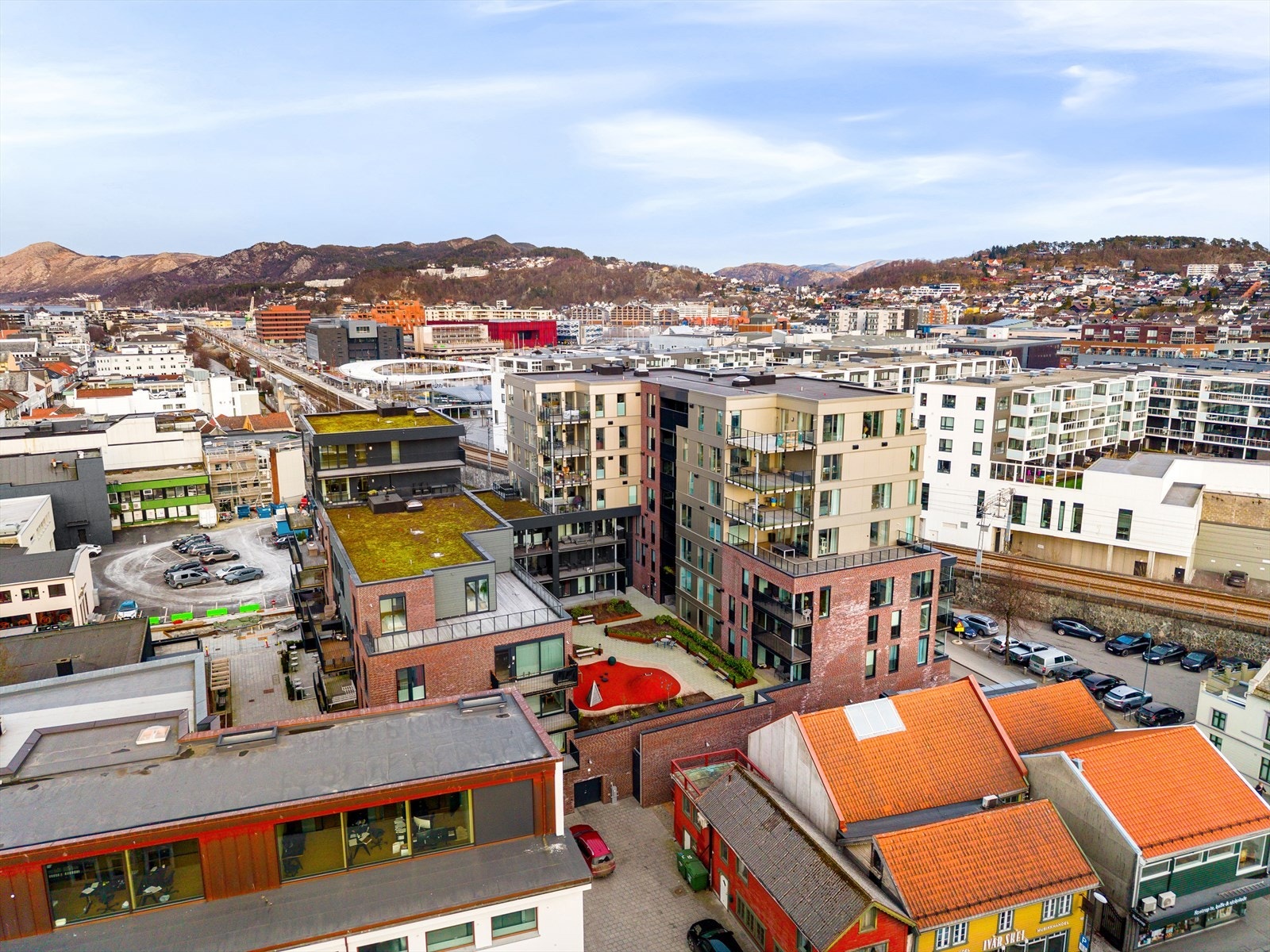 Attraktiv beliggenhet midt i Sandnes sentrum. Her har du byen for dine føtter, Langgata like ved og dagligvarebutikk en kort spasertur unna. Galleribilde