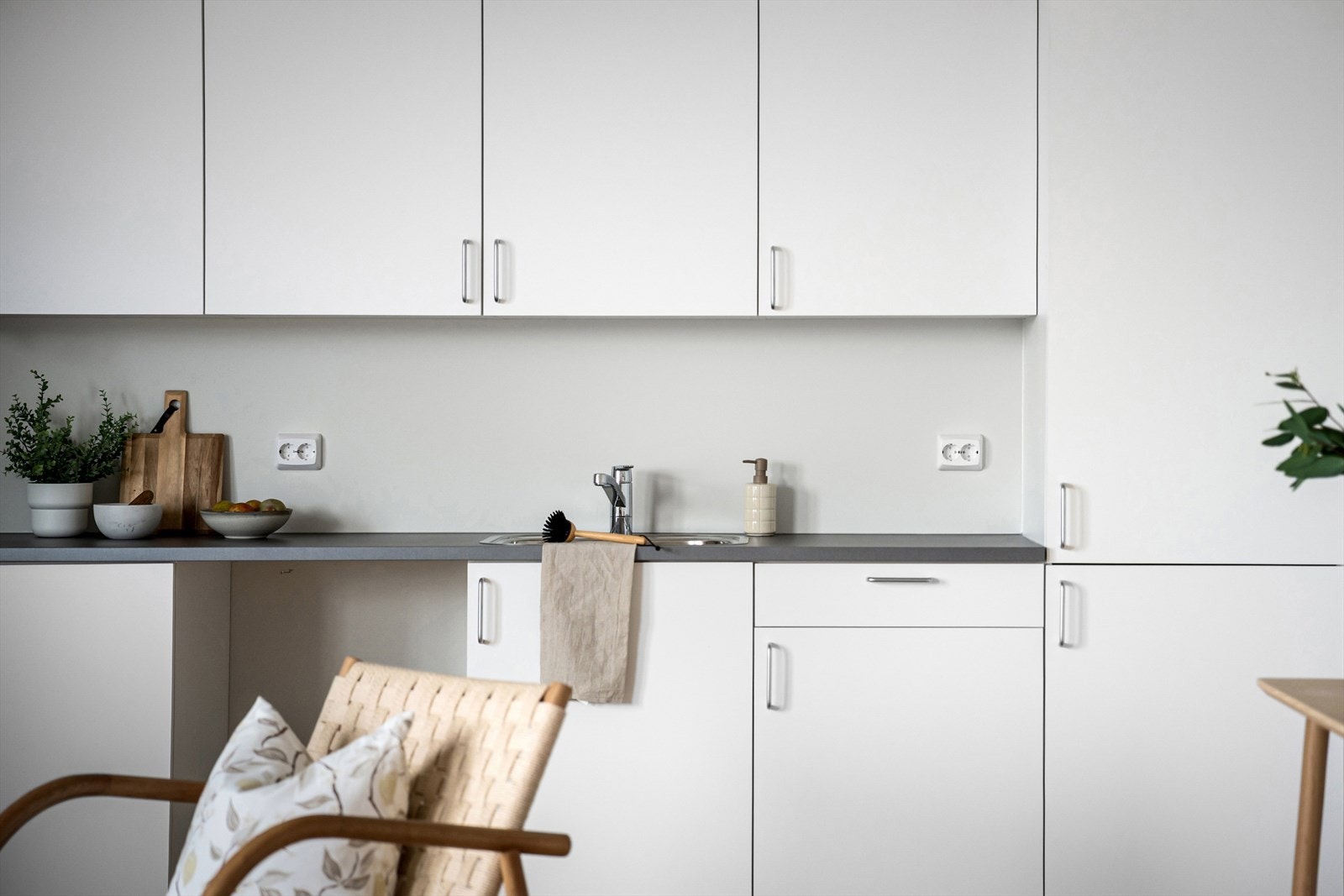 Her har man skapplass til det meste en skulle ha behov for av både kopper og kar. Galleribilde