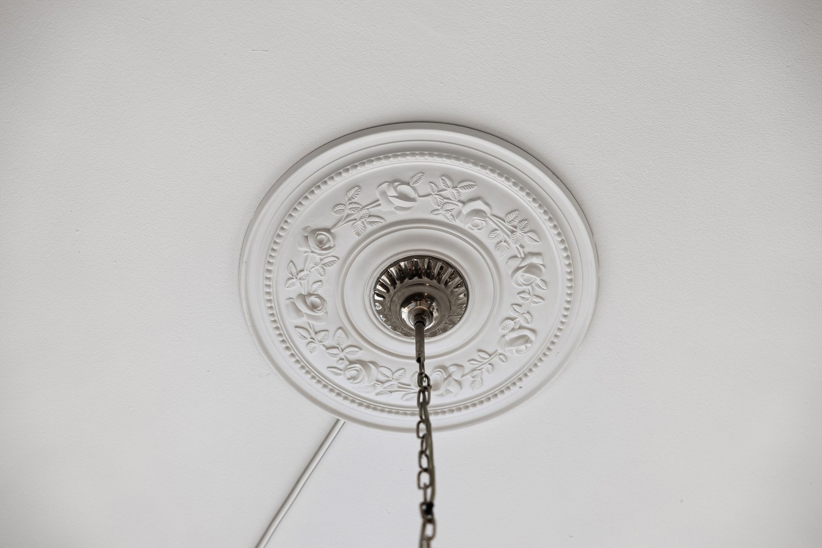 Her vil man bo med forutsigbare og innholdsrike felleskostnader, hvor det blant annet er inkludert a-konto strøm, a-konto fjernvarme, kabel-TV, internett, vaktmestertjenester m.m. i de månedlige kostnadene. Galleribilde