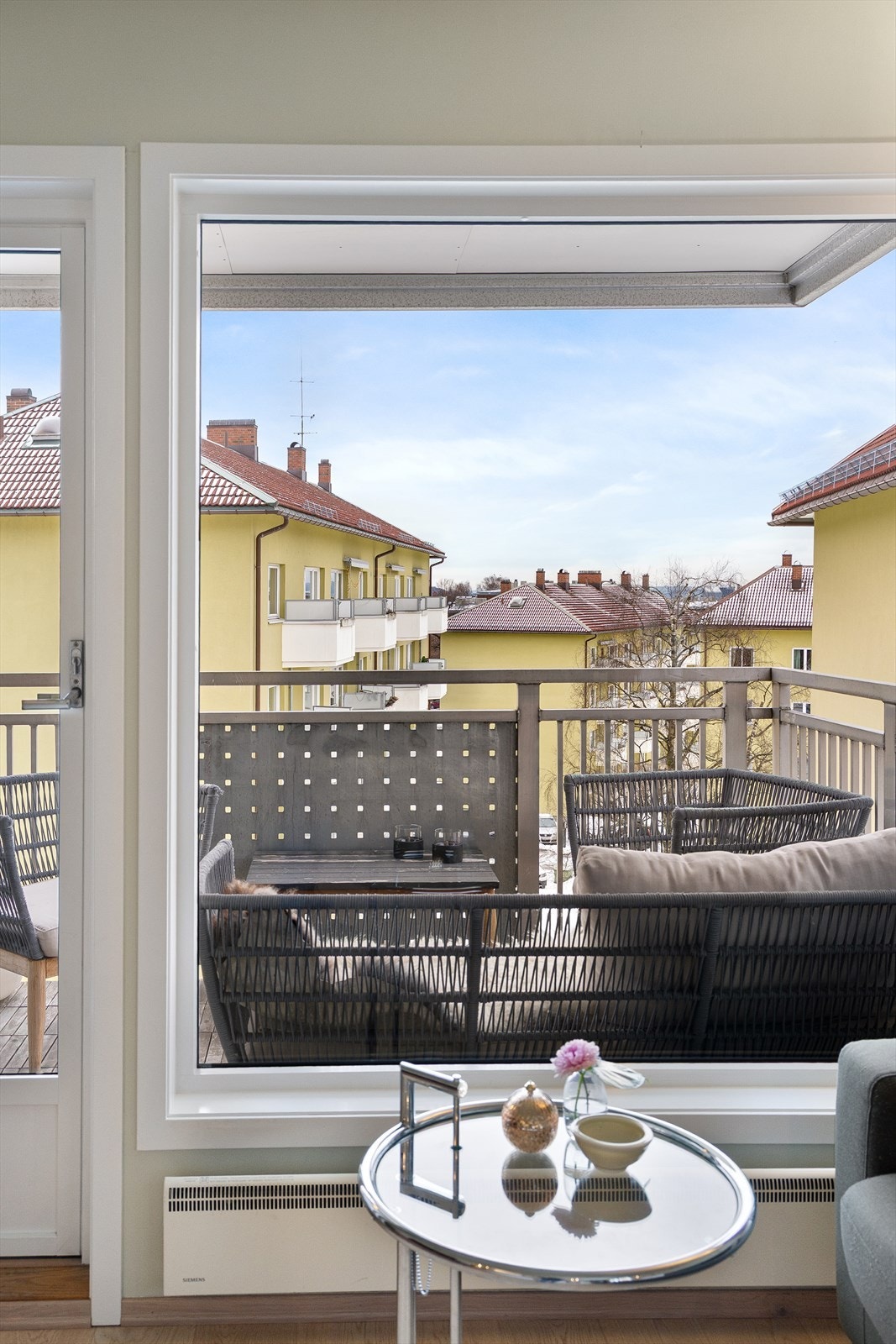 Fra stuen er det utgang til en herlig balkong. Galleribilde