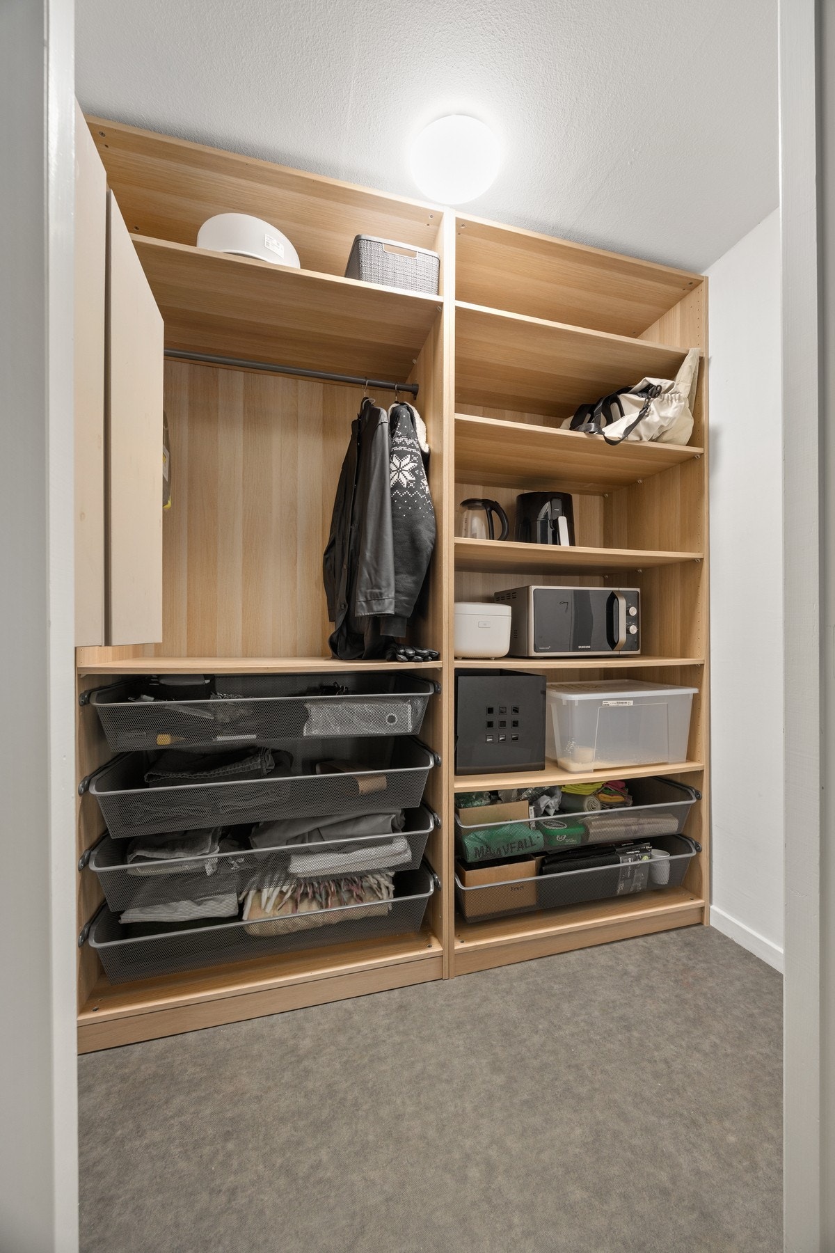 Bod - ca. 3 kvm. Innredet med garderobeskap. Galleribilde