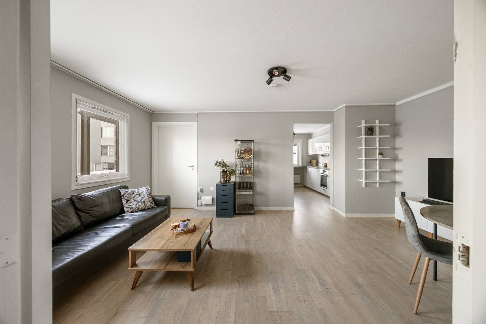 Velkommen til Karjolvegen 1 A, presentert av EiendomsMegler1 v/ Magnus Aasland. Foto: ELW media (Espen Wåde) Galleribilde