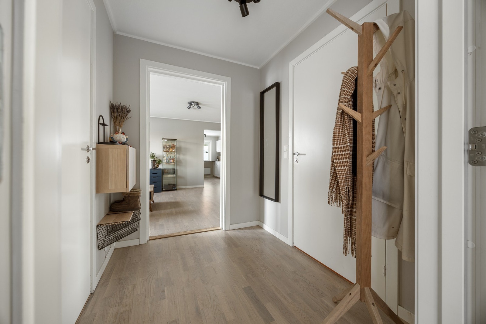 Adkomst til stue, bad og innvendig bod. Galleribilde