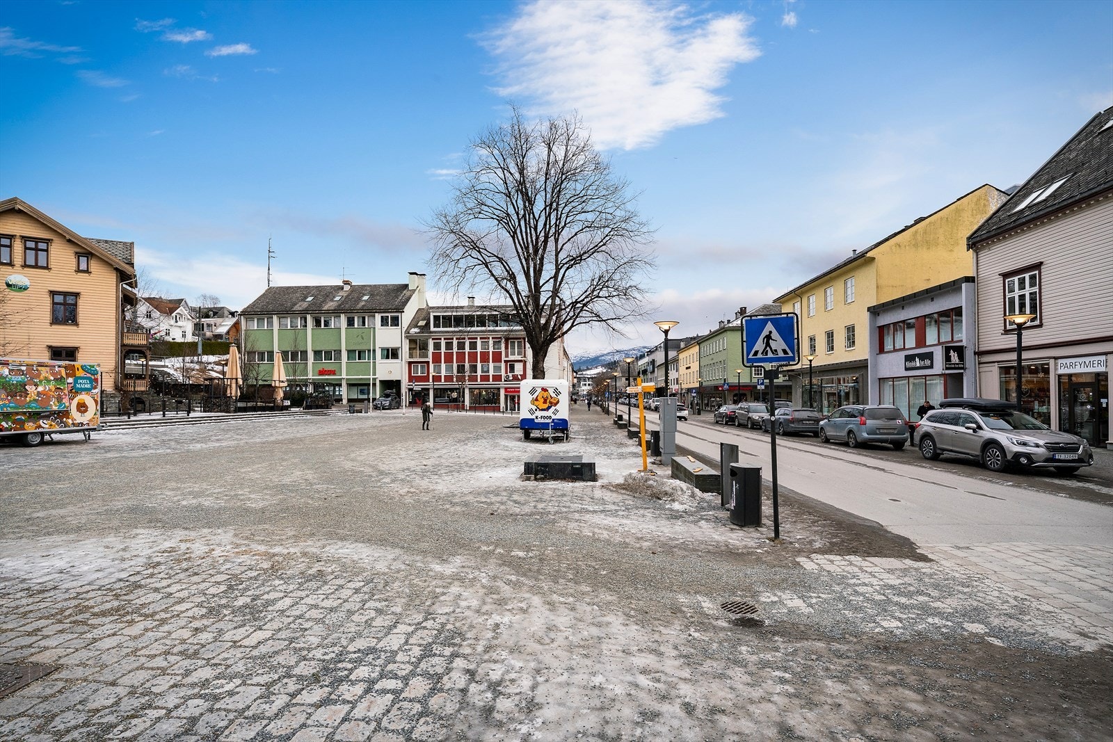 Det er gangavstand til alt du måtte ønske deg fra leiligheten Galleribilde