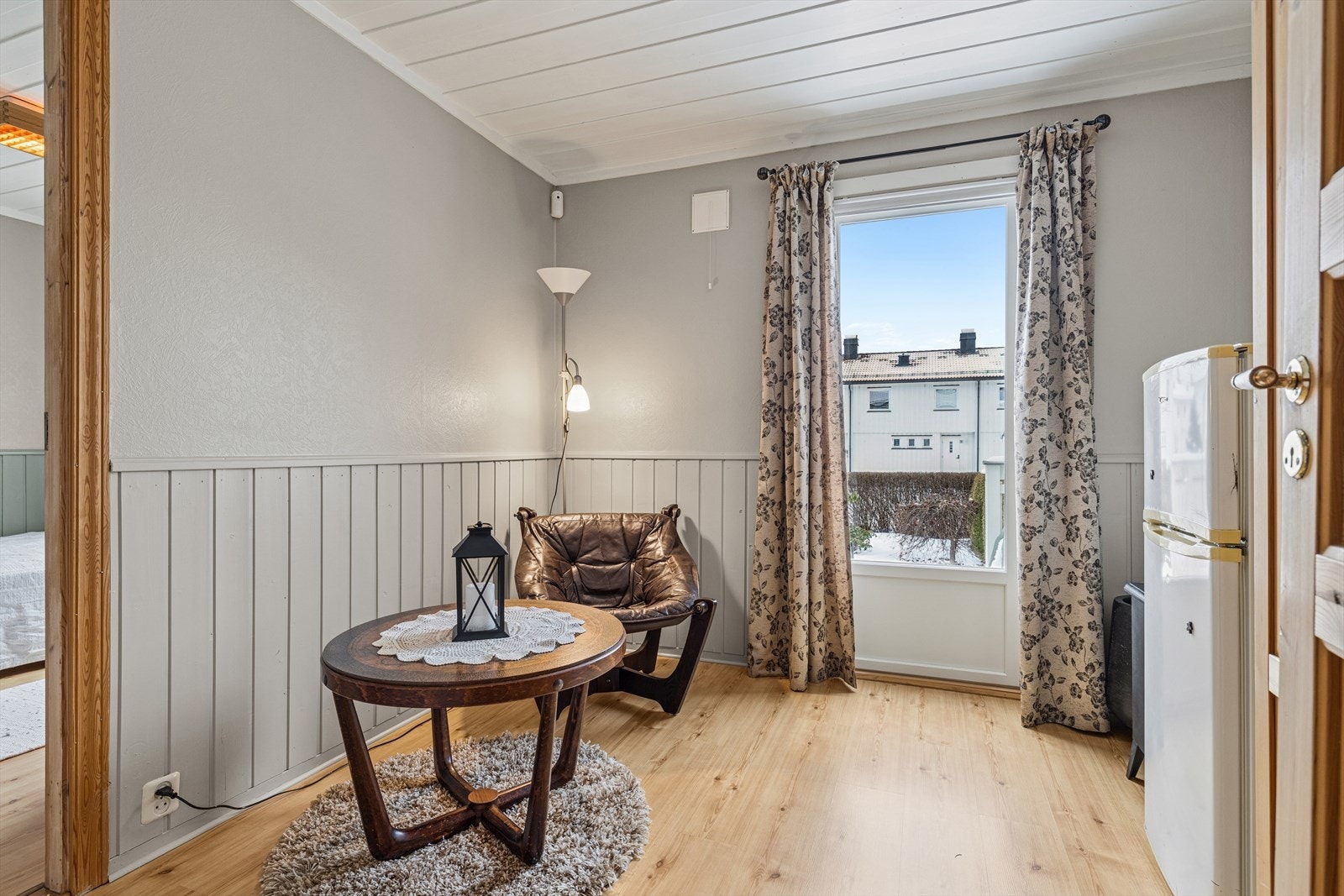 Soverom 2 med utgang til terrasse. Galleribilde