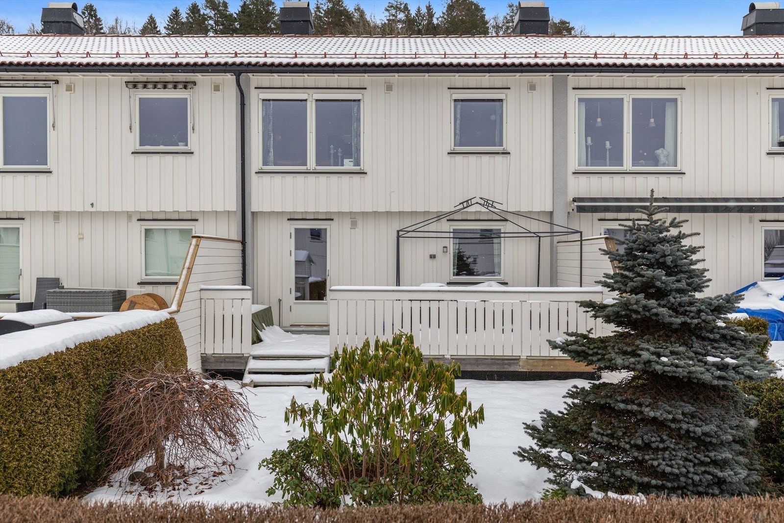 En kombinasjon av nærhet til både natur og by gjør dette til et ideelt sted for deg som ønsker en balansert og behagelig hverdag. Galleribilde